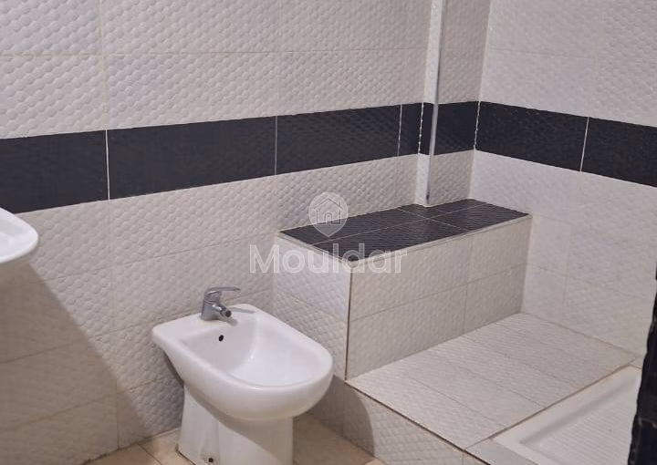 شقة للإيجار في الرباط - أكدال: غرفتين مع شرفة