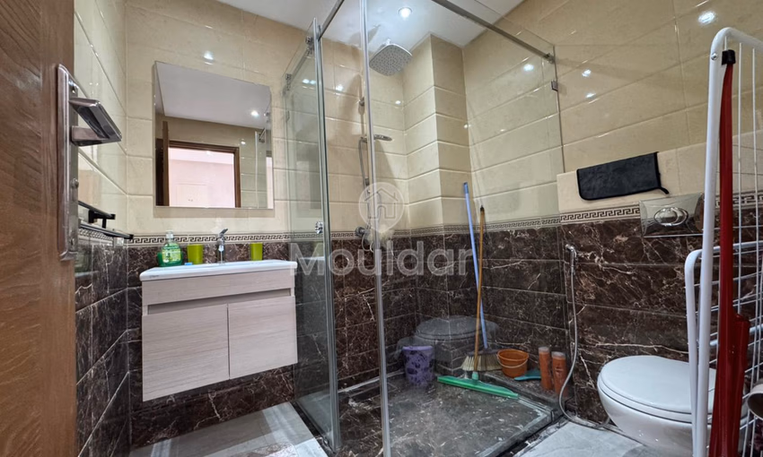 شقة تحتوي على 3 غرف نوم مع تراس للبيع في غليز