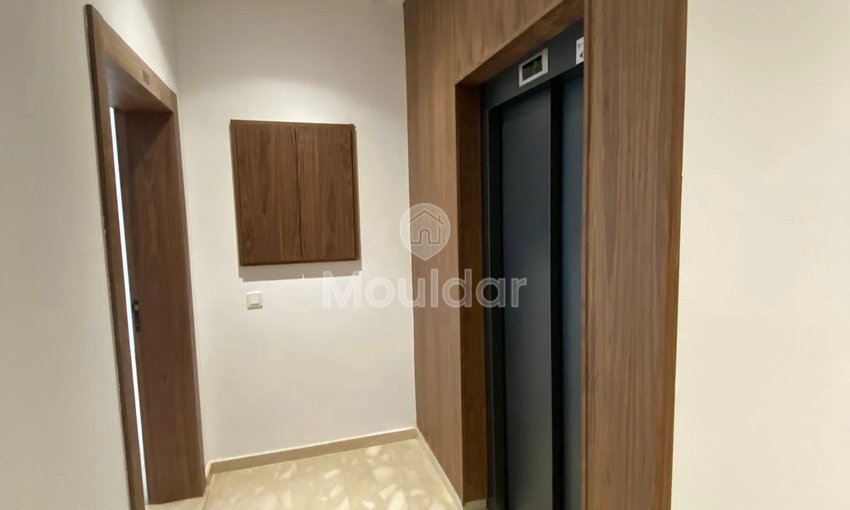 Prachtig Appartement met 4 Slaapkamers te Huur in Souissi, Rabat - view 6