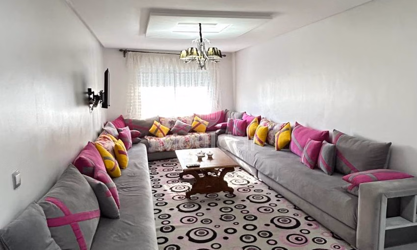 شقق للإيجار في طنجة: تراس واسع ومرآب متضمن