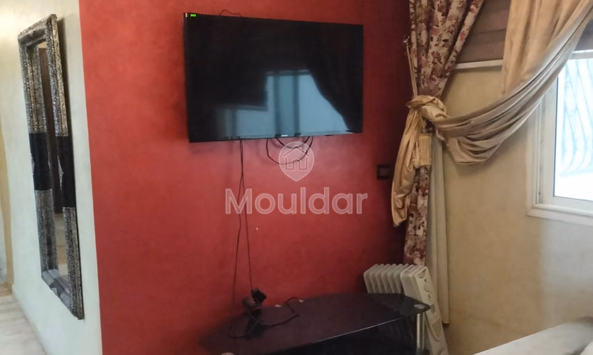 Studio for Rent: Charming 1 Bedroom with Elevator in Burgundy