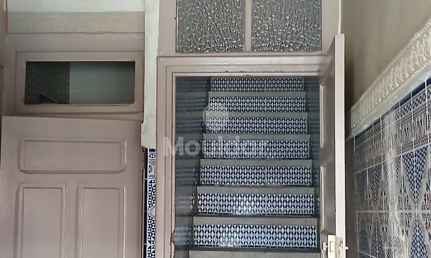 رياض للبيع في مراكش: 7 غرف مع تراس وفناء - view 17