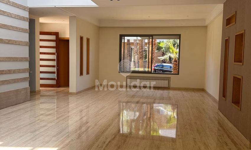 فيلا فاخرة في الدار البيضاء: مسبح، حديقة وأفق مضاء