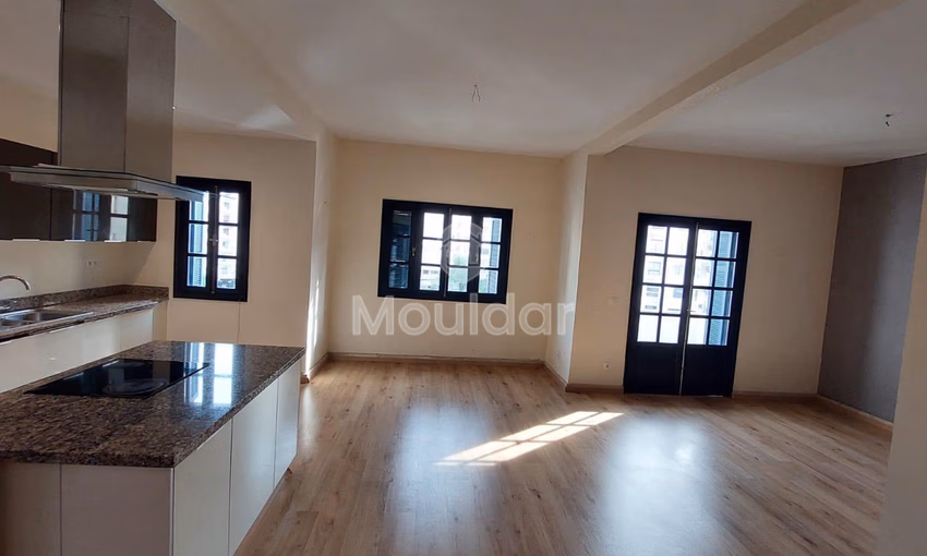 شقة للإيجار في طنجة: غرفتان في قلب المدينة