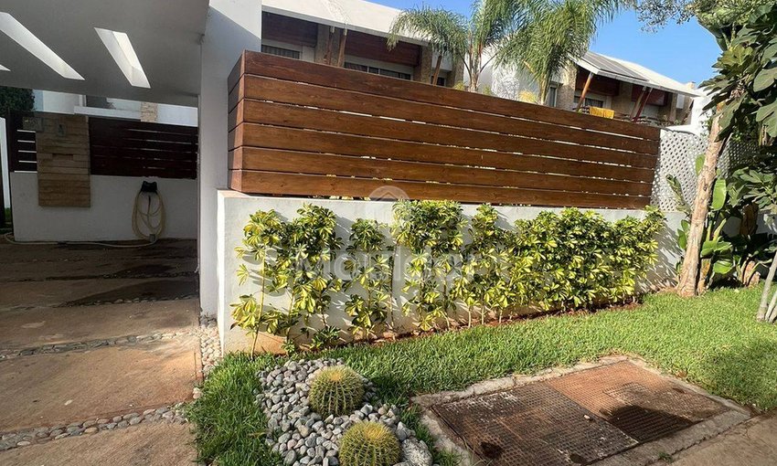 Villa à louer à Bouskoura, Ville Verte 24000 dhs