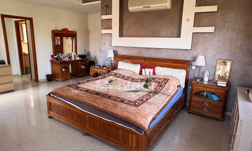 Villa de Luxe à Vendre à Marrakech : 6 Chambres et Piscine