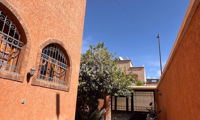 Villa de Luxe à Vendre à Marrakech : 6 Chambres et Piscine