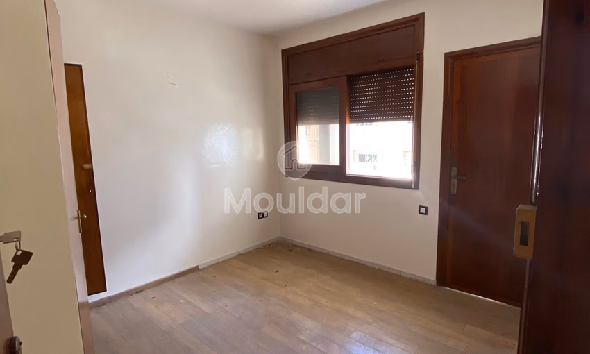 Bureau à Louer à Rabat Agdal avec Balcon - 2 Chambres Bureau à Louer à Rabat Agdal avec Balcon - 2 Chambres