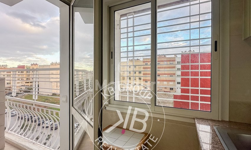 KB GROUP REAL ESTATE oferece para aluguel um belíssimo apartamento mobiliado de 82 m², localizado em Wifak, no 4º andar de um edifício seguro. Este imóvel dispõe de elevador e de uma vaga de garagem. - view 7