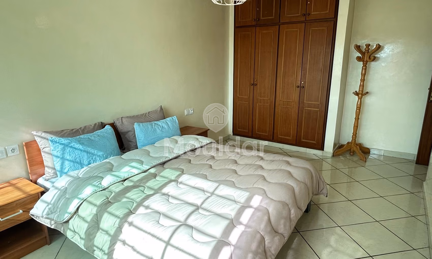 شقة واسعة للإيجار في طنجة، غرفتان مع موقف سيارات شقة واسعة للإيجار في طنجة، غرفتان مع موقف سيارات