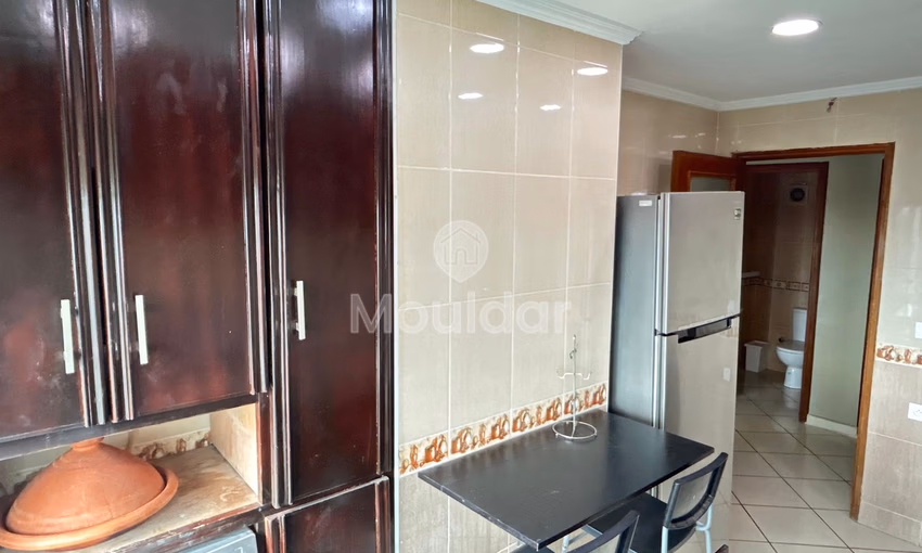 شقة واسعة للإيجار في طنجة، غرفتان مع موقف سيارات شقة واسعة للإيجار في طنجة، غرفتان مع موقف سيارات