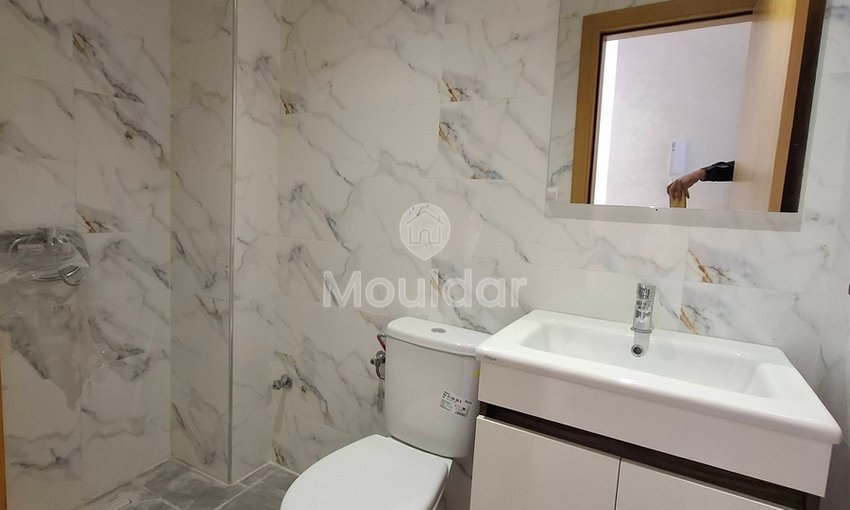 Charming 3-Bedroom Apartment in Martil with Balcony and Kitchen - view 8