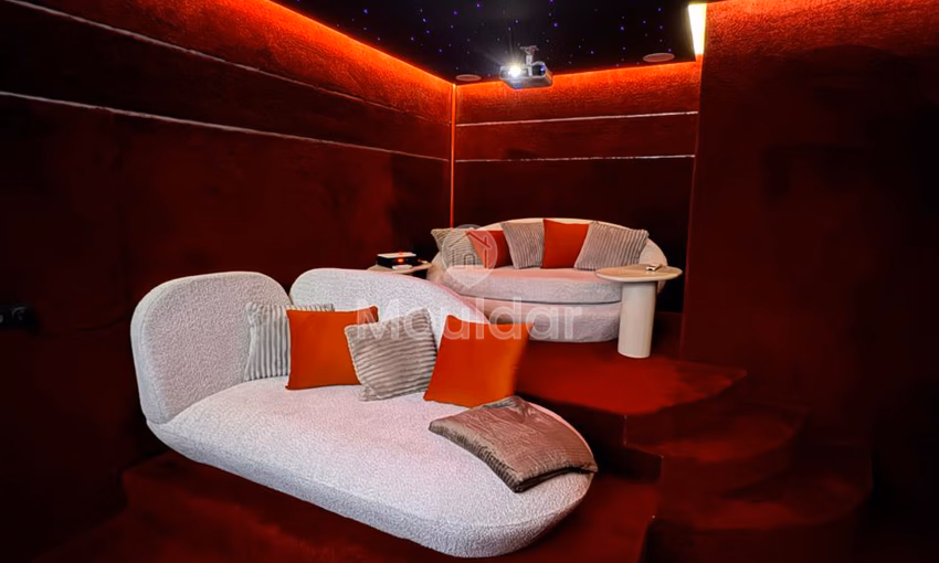 Villa de Luxe à Marrakech: Évasion avec Piscine et Cinéma Villa de Luxe à Marrakech: Évasion avec Piscine et Cinéma