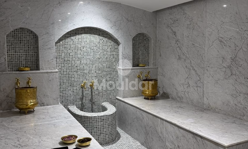 Villa de Luxe à Marrakech: Évasion avec Piscine et Cinéma Villa de Luxe à Marrakech: Évasion avec Piscine et Cinéma