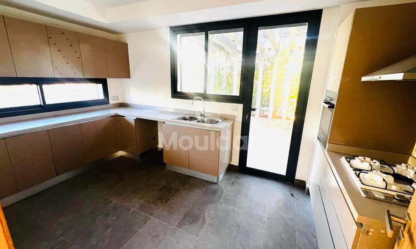 Aïn Diab'da Lüks Villa: 4 Yatak Odası, Havuz ve Bahçe - view 7