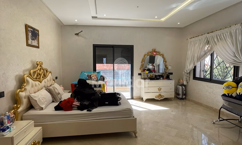 Villa à vendre à Marrakech : Luxe, Piscine et Jardin Villa à vendre à Marrakech : Luxe, Piscine et Jardin