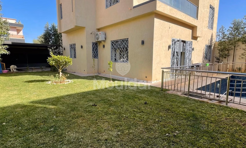 Villa à vendre à Marrakech : Luxe, Piscine et Jardin Villa à vendre à Marrakech : Luxe, Piscine et Jardin