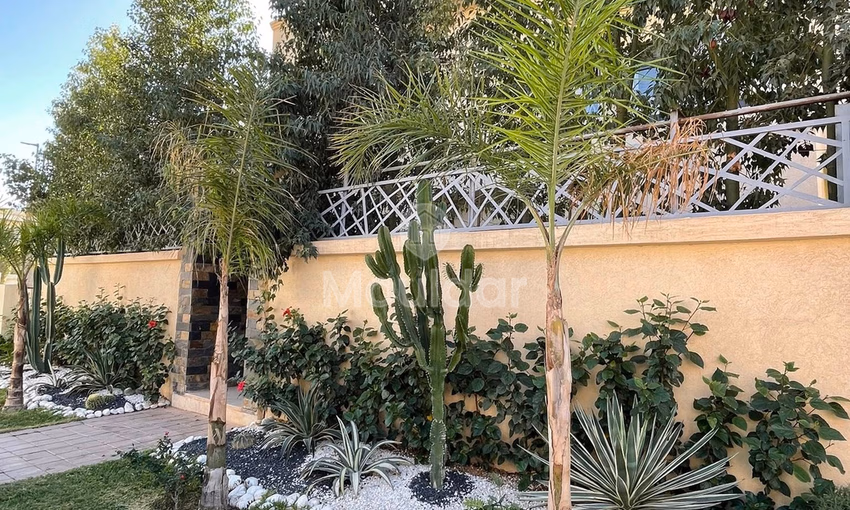 Villa à vendre à Marrakech : Luxe, Piscine et Jardin Villa à vendre à Marrakech : Luxe, Piscine et Jardin
