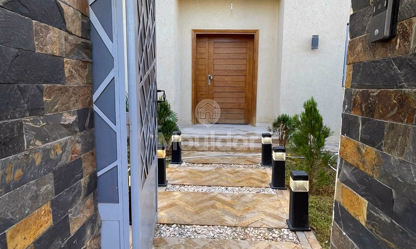 Villa à vendre à Marrakech : Luxe, Piscine et Jardin Villa à vendre à Marrakech : Luxe, Piscine et Jardin