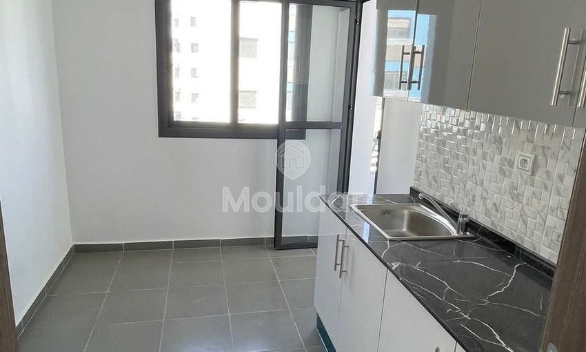 For Sale: Charming 2-Bedroom Apartment with Balcony in Tangier - view 5