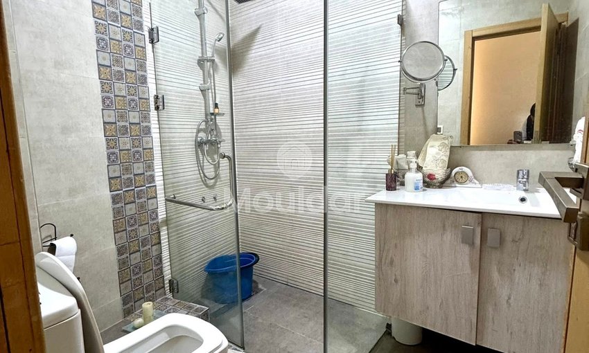 De Vânzare: Apartament Spațios cu 3 Camere în Fès cu Balcon - view 23