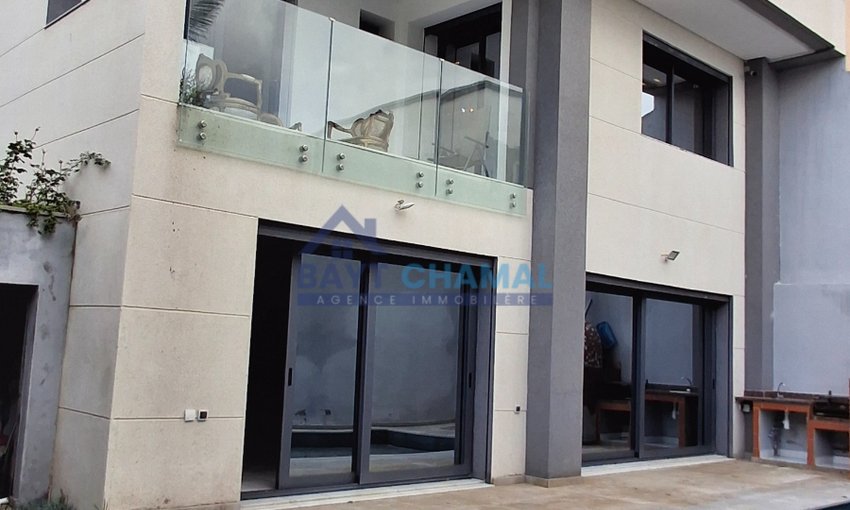 فيلا مع مسبح للبيع في بوبانا