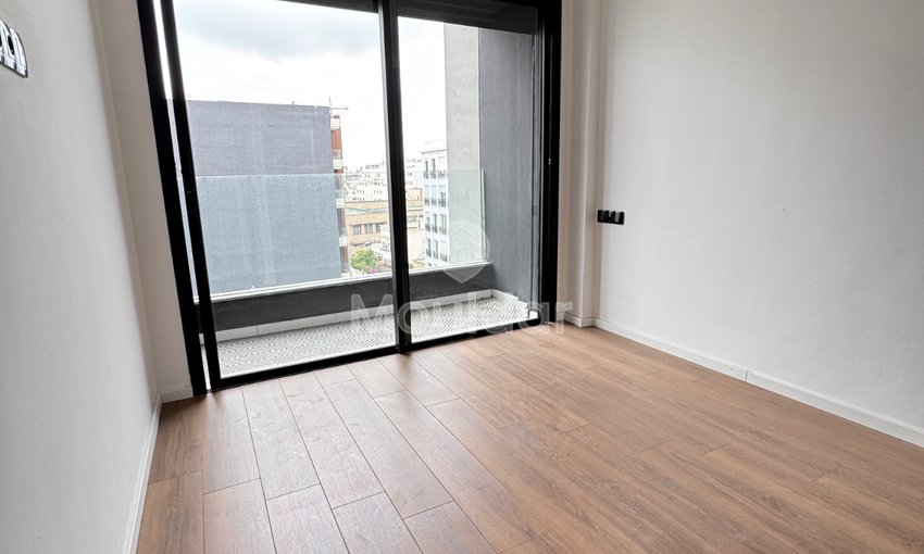 Empty studio rental in the Hospital District - view 9