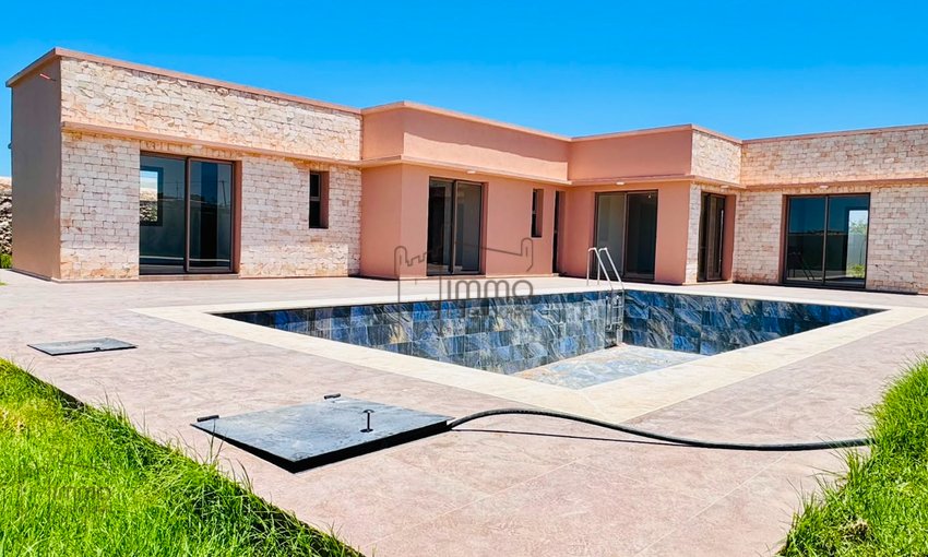 Villa for sale in urban area, 4 bedrooms