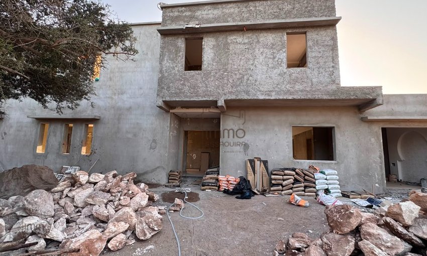 Riad Spacieux  zone urbain KM8 , 7 Chambres!