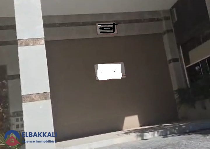 محل تجاري للإيجار في طنجة برانيس 335م²