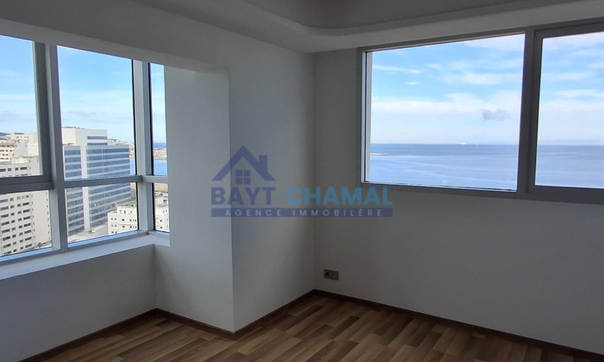 Apartament cu vedere la mare de vânzare în centrul orașului Malabata - view 6