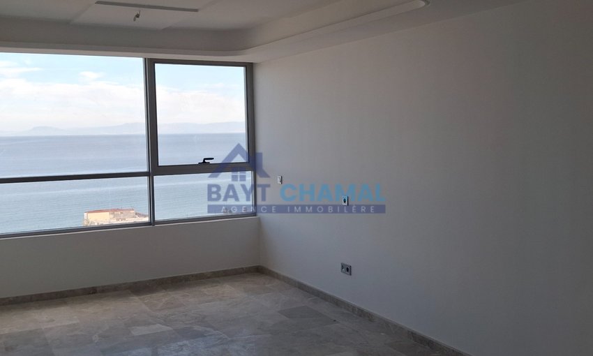 Apartament cu vedere la mare de vânzare în centrul orașului Malabata - view 2