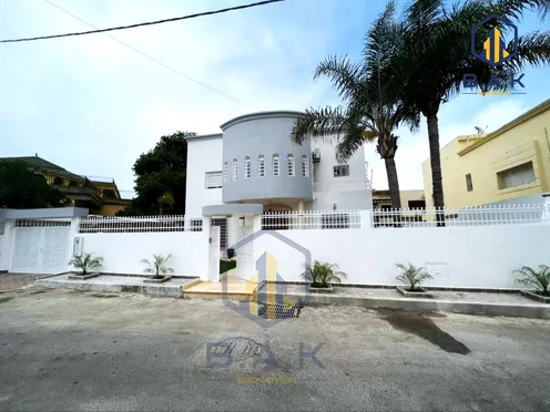 Villa for sale with terrace