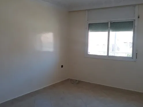 Appartement à vendre avec balcon au premier étage