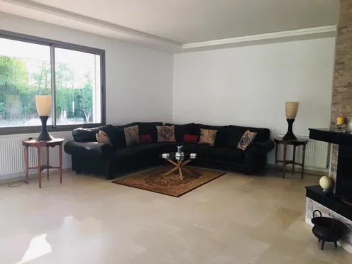 Villa à vendre avec terrasse | El Menzeh