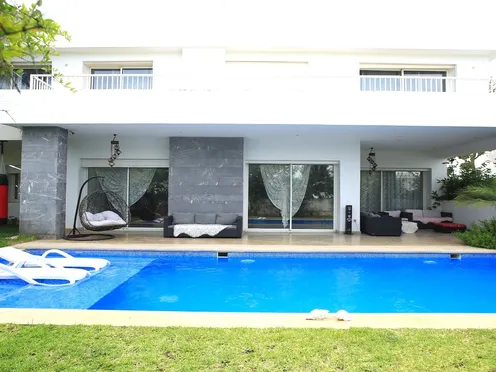 Villa à vendre avec piscine | El Menzeh