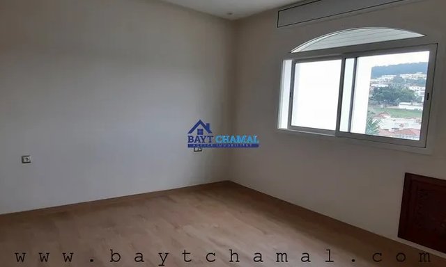 فيلا فسيحة للبيع في طنجة - بوبانا : 4 غرف نوم — طنجة, بوبانة - 7