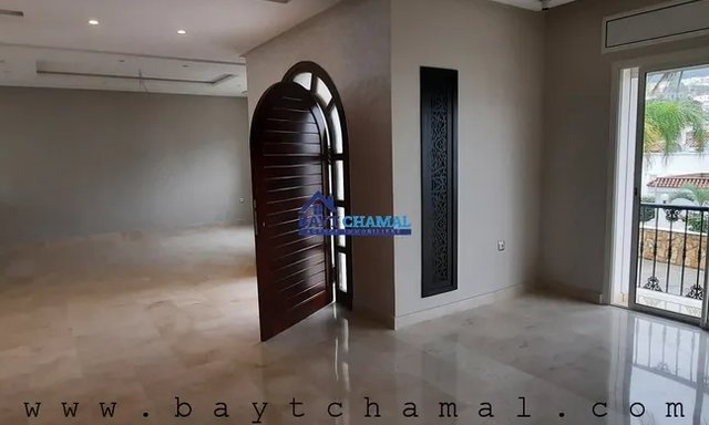 فيلا فسيحة للبيع في طنجة - بوبانا : 4 غرف نوم — طنجة, بوبانة - 4