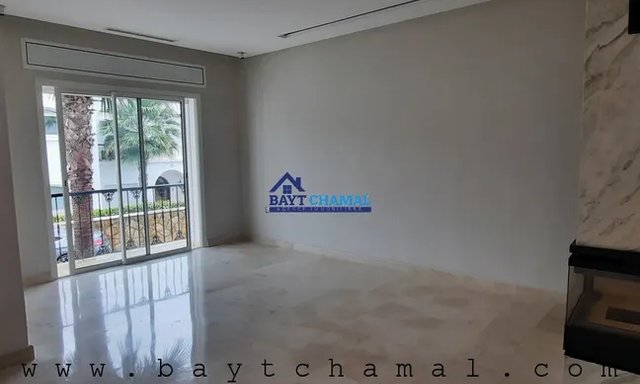 فيلا فسيحة للبيع في طنجة - بوبانا : 4 غرف نوم — طنجة, بوبانة - 5