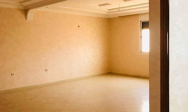 شقة جديدة للبيع مع تراس في الطابق الثاني