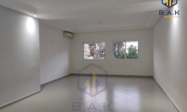 شقة للإيجار مع شرفة في الطابق الأول — القنيطرة, ميموزاس