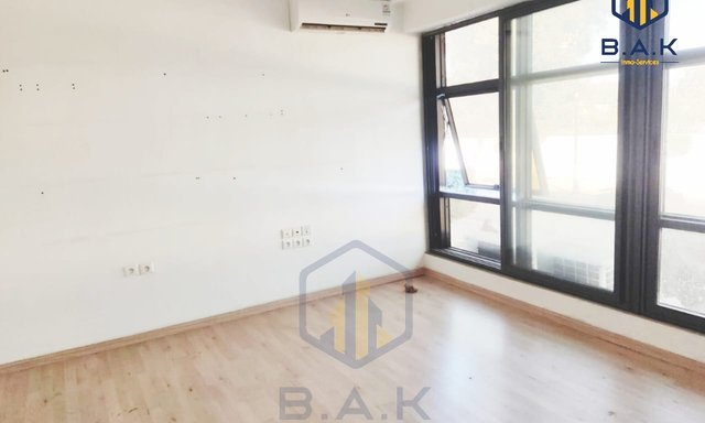 مكتب للإيجار مع تراس في الطابق الأول — القنيطرة, سنتر