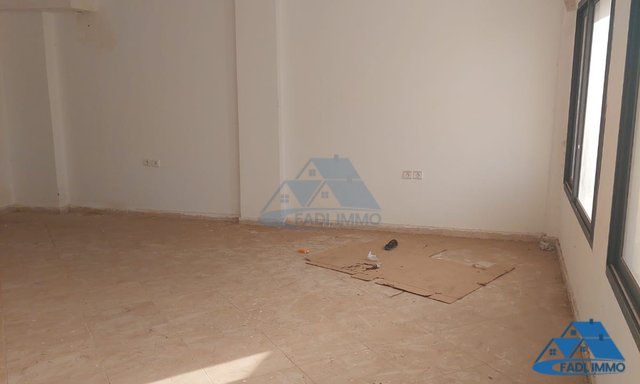 Office for sale on the first floor — Kenitra, El Haddada