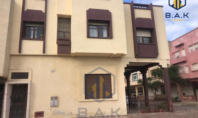 Maison à vendre avec garage et deux étages - 2