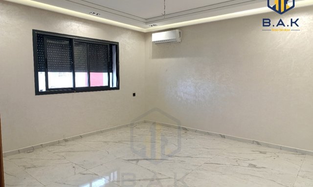 شقة للإيجار مع شرفة في الطابق الخامس — القنيطرة, المعمورة - 2