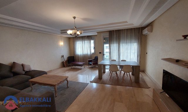 Apartamento en alquiler con balcón en el segundo piso — Tánger, Iberie