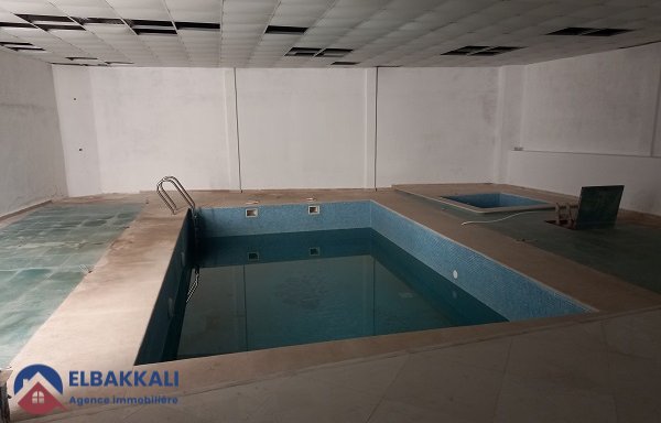 Villa à vendre avec piscine et trois étages — Tanger, Val Fleuri - 8