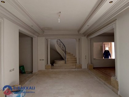 Villa à vendre avec piscine et trois étages — Tanger, Jbel Kbir - 5
