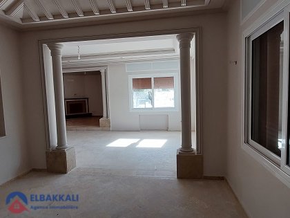 Villa à vendre avec piscine et trois étages — Tanger, Jbel Kbir - 10