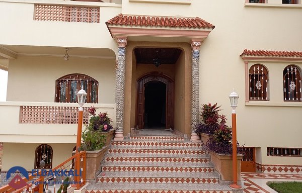 Villa à vendre avec terrasse et trois étages — Tanger, Centre ville - 2